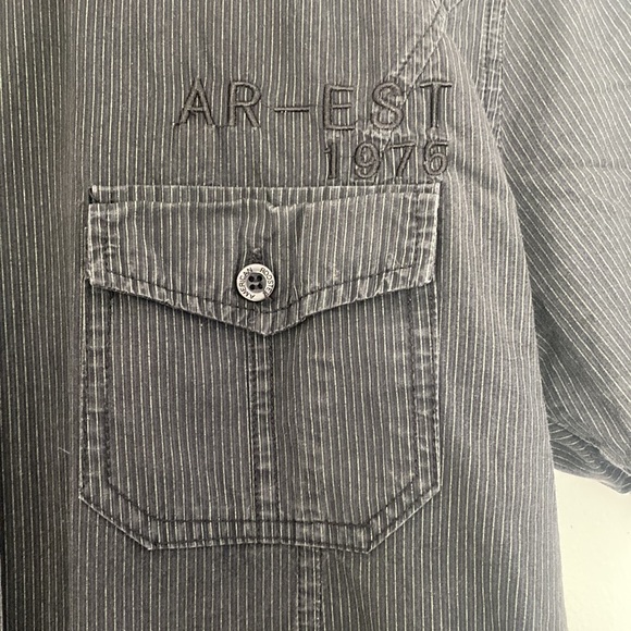 MEN’S SHORT SLEEVE BUTTON UP - Picture 4 of 4